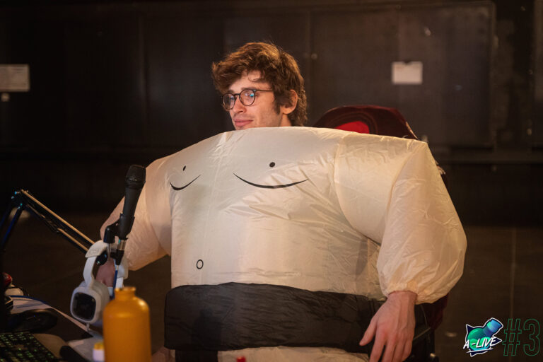 A-Live 3 - RomainJacques tente d'animer en sumo (photo @dropeart)
